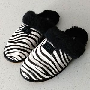 UGG Slippers Size 8 House Shoes Home Flats Loafers